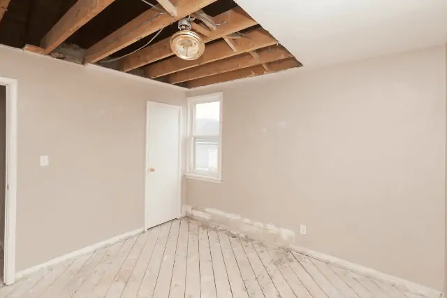 Ceiling opened, we can see the joists. The rest of the drywalls are screwed on the joists