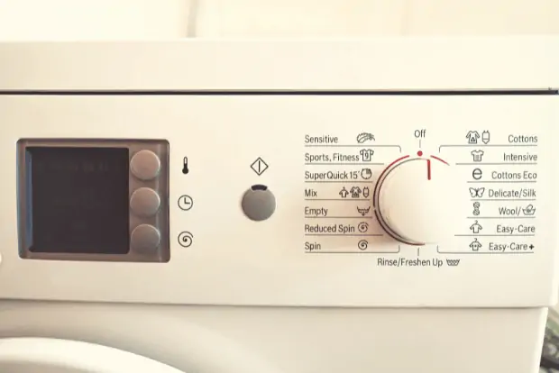 A control panel for wash cycles selection